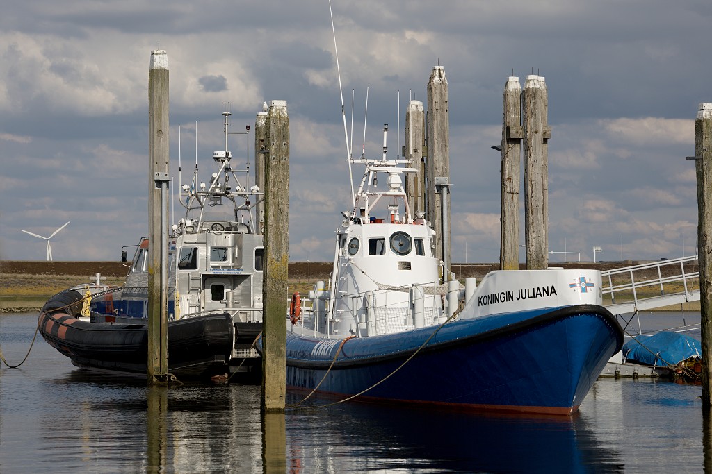 KNRM Koninklijke Nederlandse Redding Maatschappij hdr sar reddingsboot lifeguard scheepvaart zeevaart koopvaardij marine